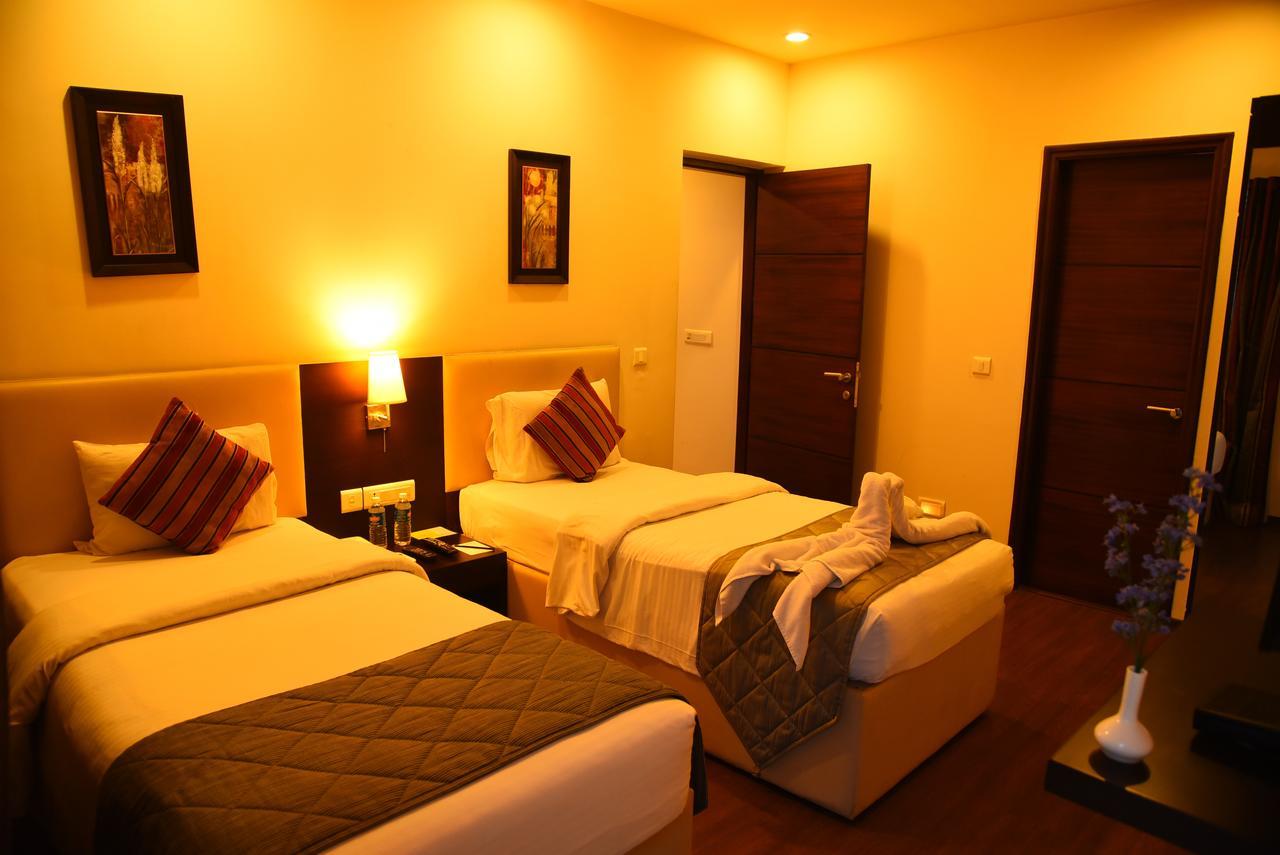 รอยัล ออร์คิด สวีท ไวท์ฟิลด์ บังกาลอร์ Hotel ภายนอก รูปภาพ